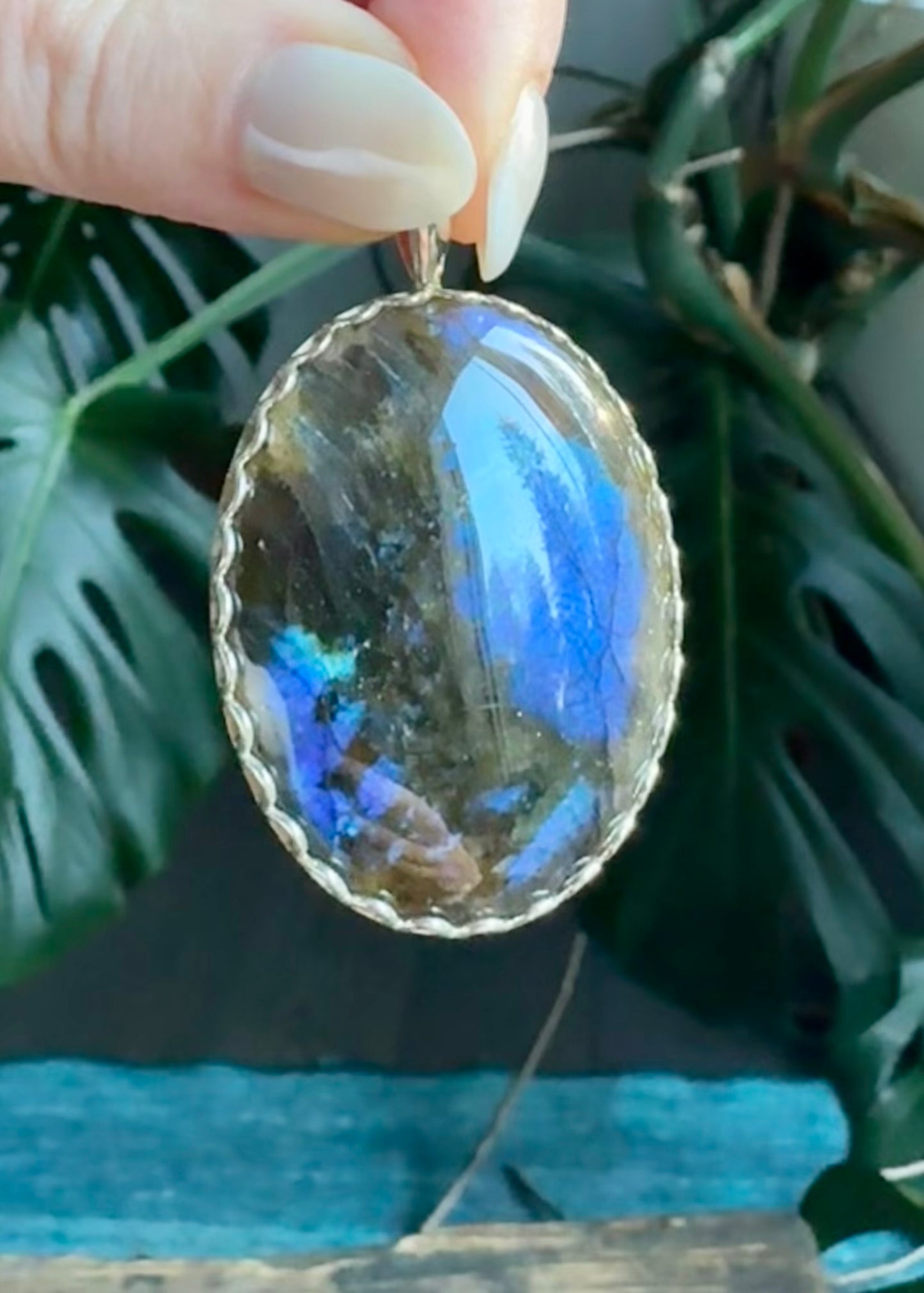 Oval Labradorite Pendant