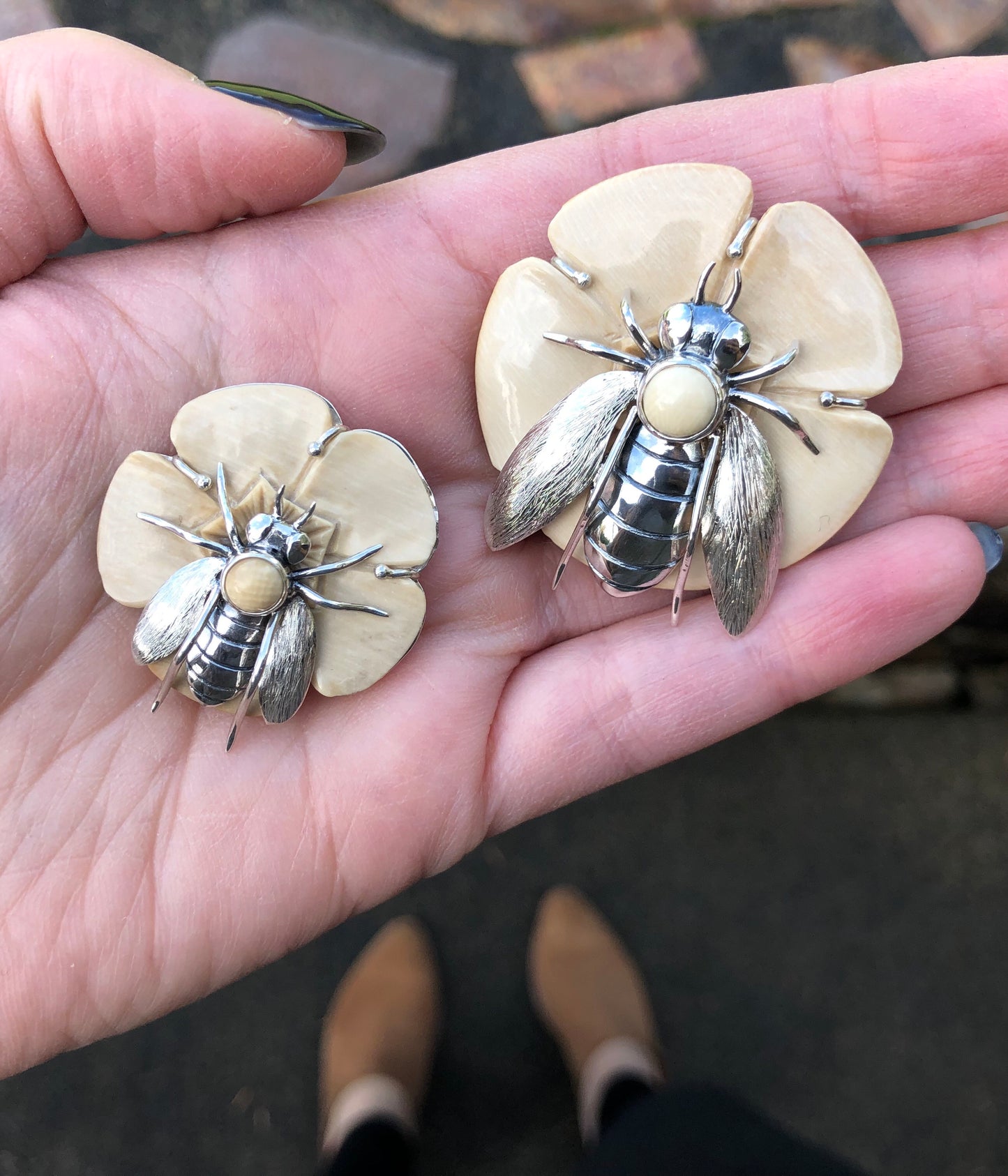 Bee on Forget Me Not Pin/ Pendant