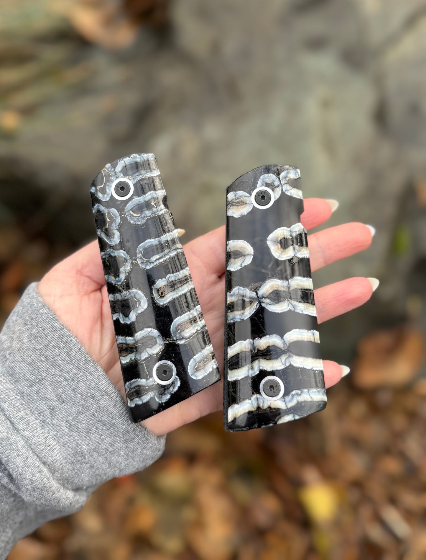 1911 Black Mammoth Tooth Grip Set