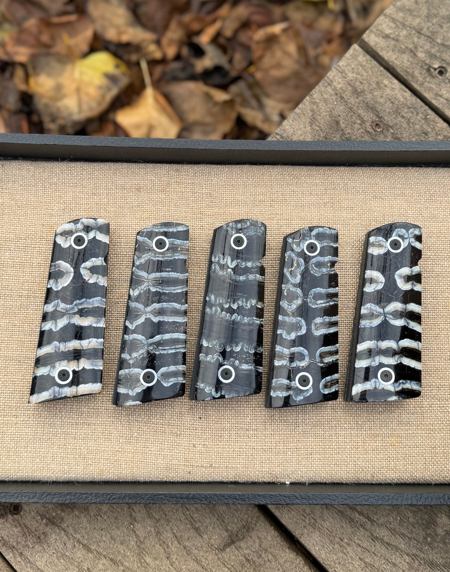 1911 Black Mammoth Tooth Grip Set