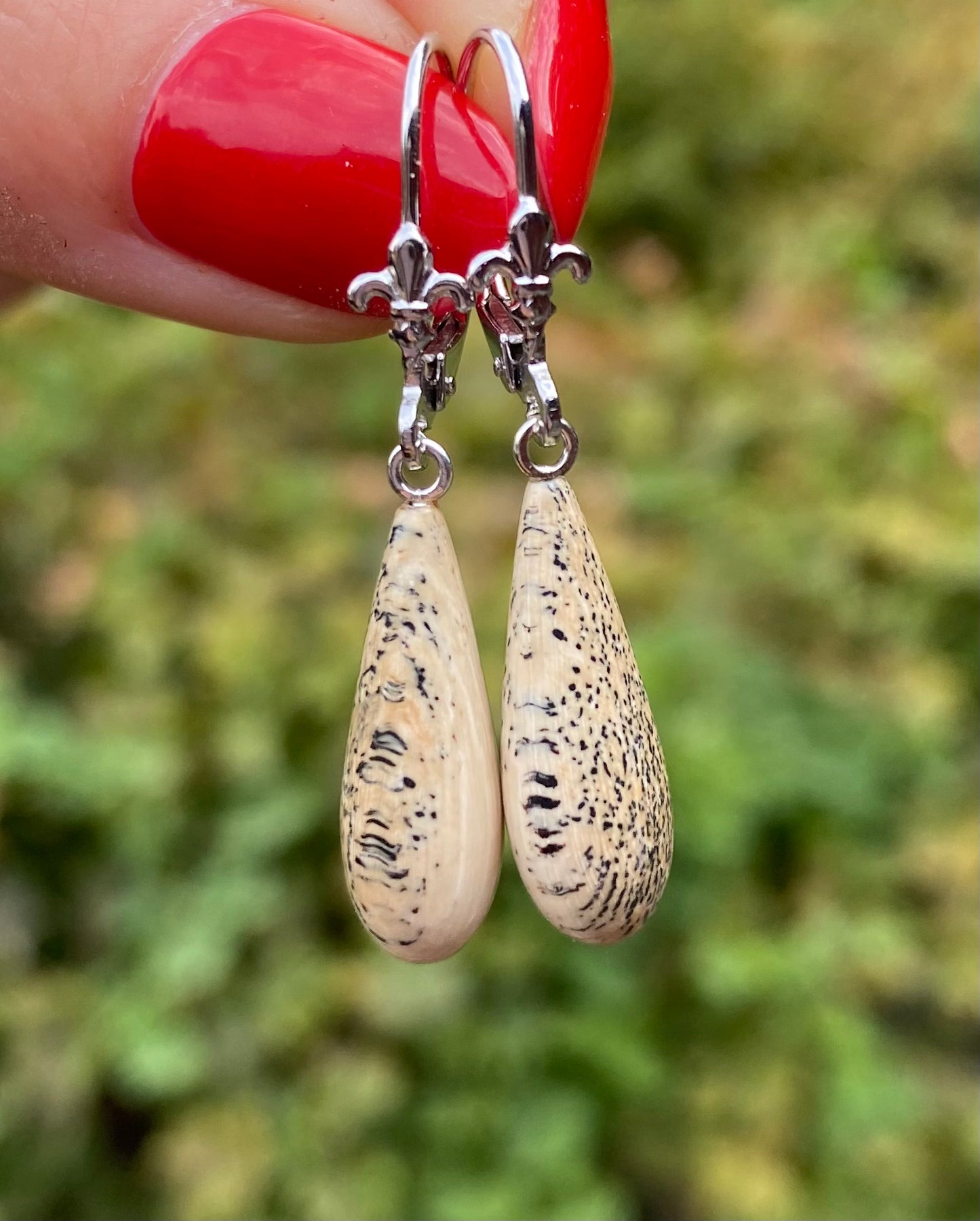 Mammoth Drop Earrings 20x7mm