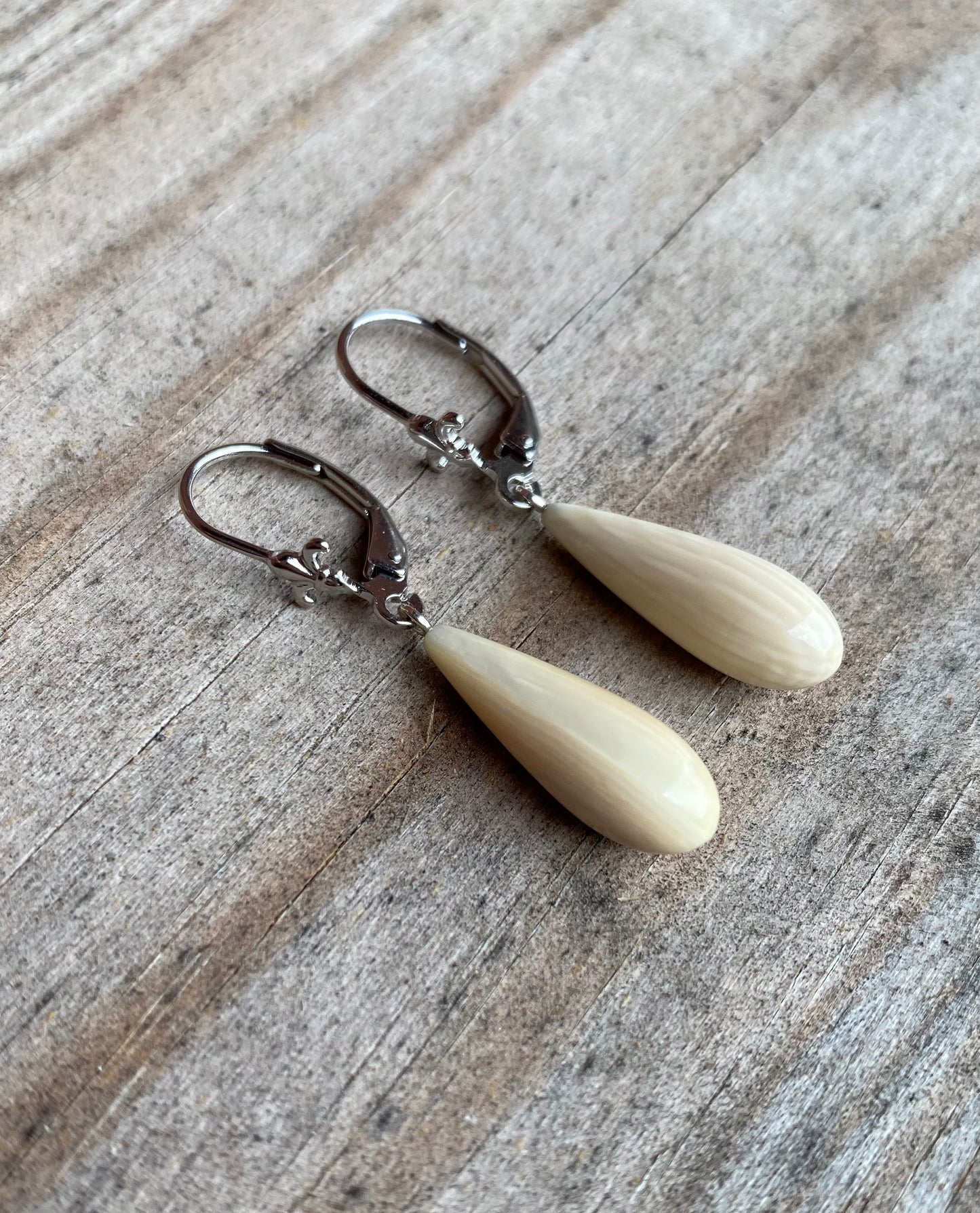 Mammoth Drop Earrings 20x7mm