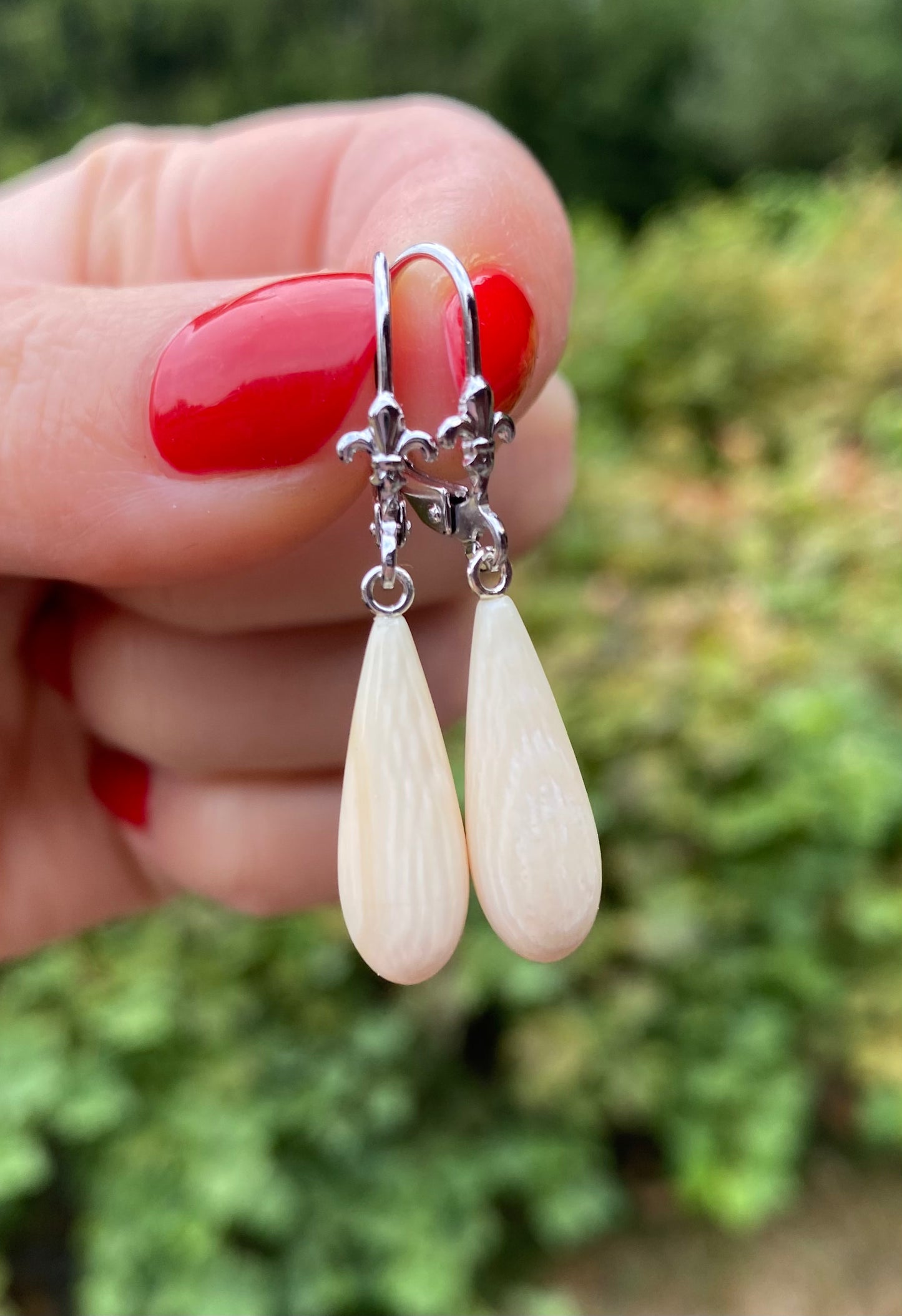 Mammoth Drop Earrings 20x7mm