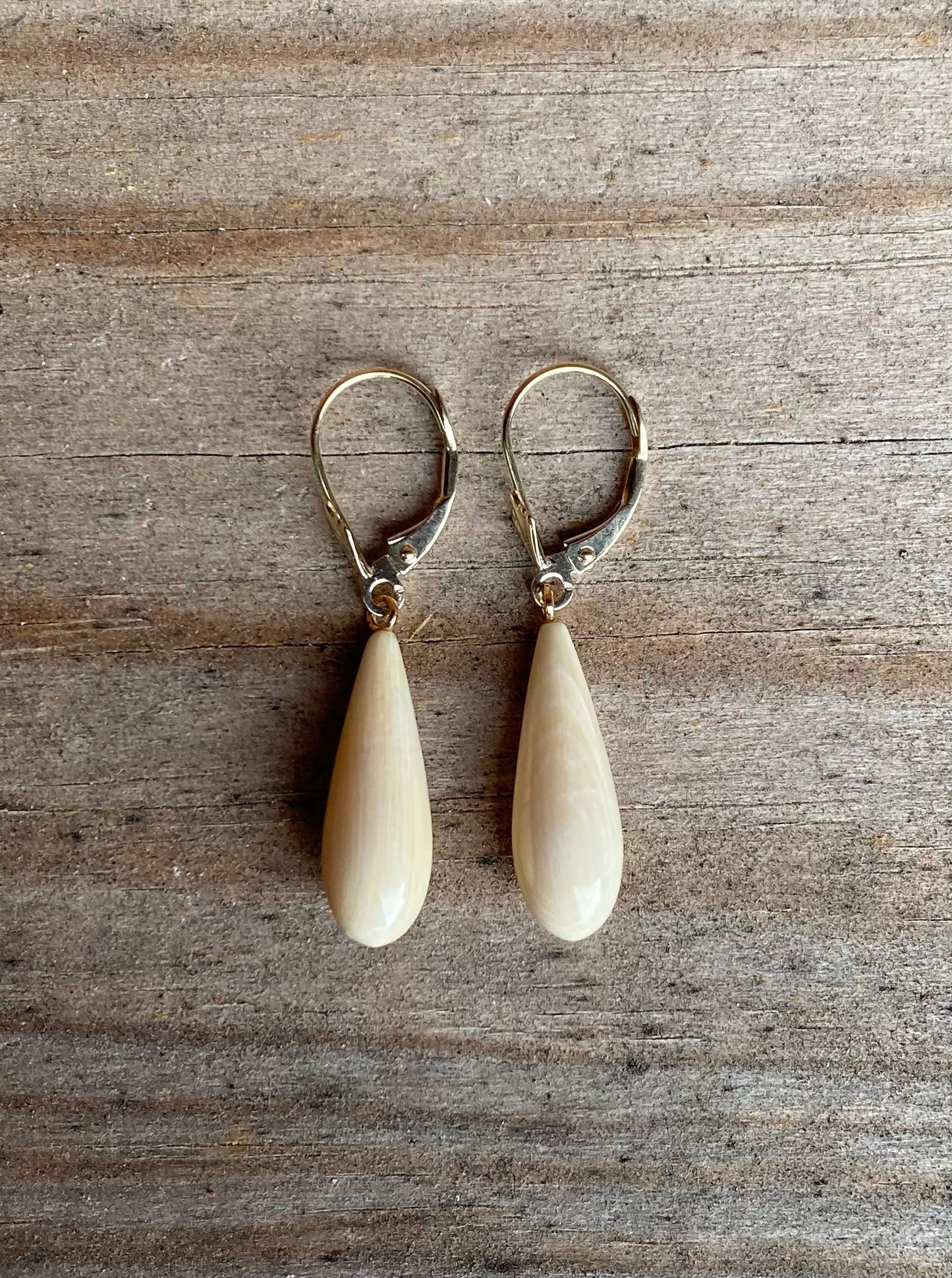 Mammoth Drop Earrings 20x7mm